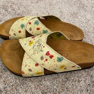 Calceo Slides, Kissing Couple